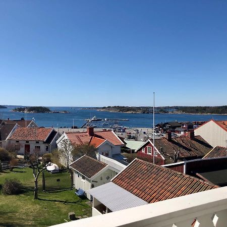 Vacker Vaning Med Havsutsikt I Stroemstads Centrum. 외부 사진