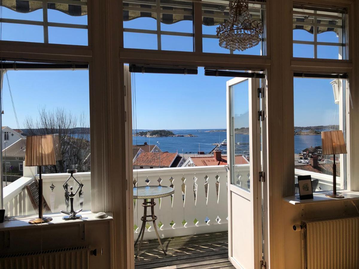 Vacker Vaning Med Havsutsikt I Stroemstads Centrum. 외부 사진