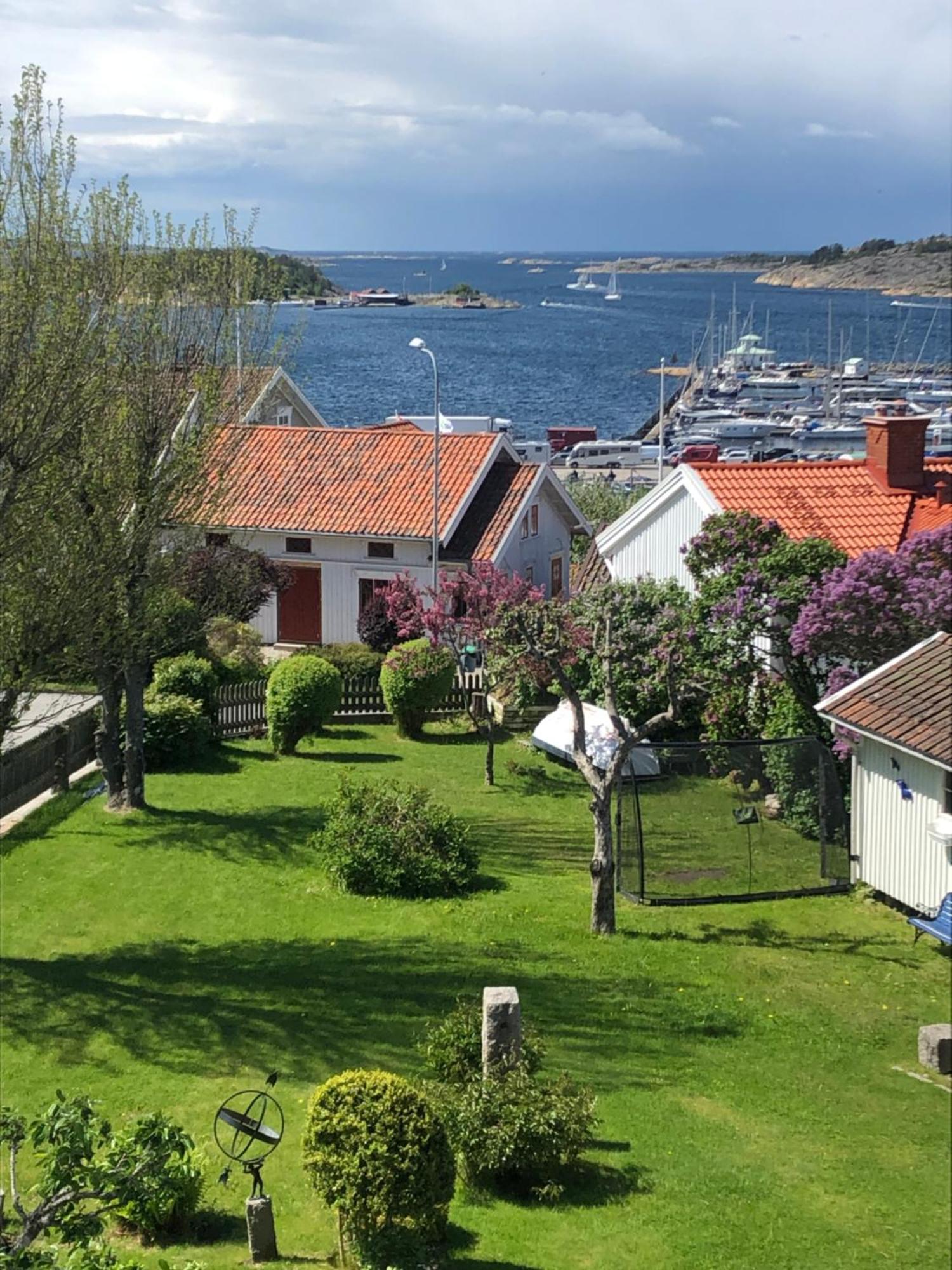 Vacker Vaning Med Havsutsikt I Stroemstads Centrum. 외부 사진